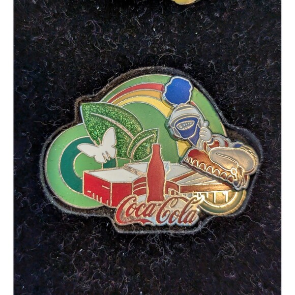 Coca-Cola Pin Set Of 6 "Happiness Factory" in Box Limited Edition Shanghai Expo - Picture 9 of 16
